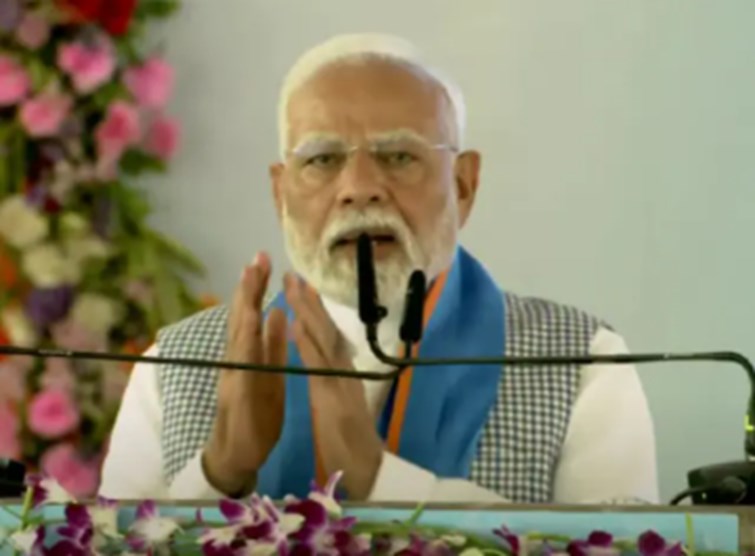 PM targeted RJD and Congress in Siwan, said- Modi keeps Baba Saheb in his heart