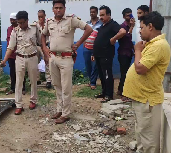 Shopkeeper's body found hanging from a noose in suspicious condition in Madhepura, relatives allege murder