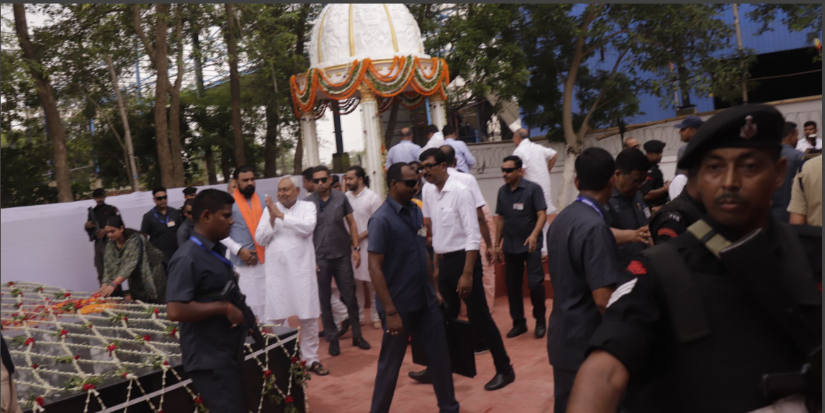 cm nitish pahunche gidhor ke nayagaw