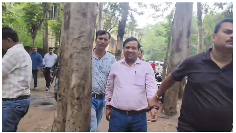 lohardaga mai acb ki team ne ki badi karrawai