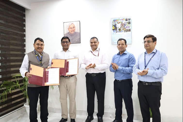 MOU signed between Bihar Government and AAI for 6 new regional airports, many officials were present in the meeting