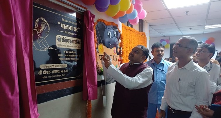  Labor Resources Minister Santosh Kumar Singh inaugurated the crèche in Niyojan Bhawan