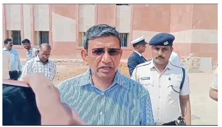 drm manish kumar gupta pahunche godda station 