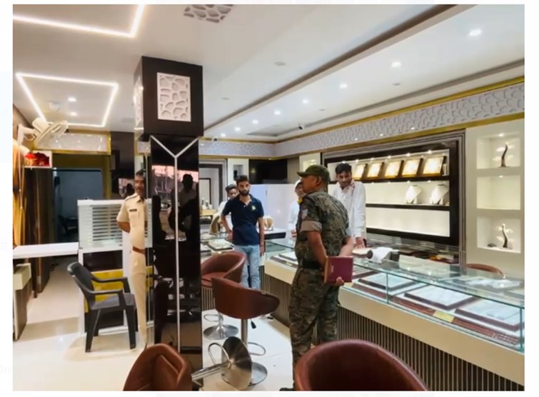 ranchi mai jwelri shop mai loot