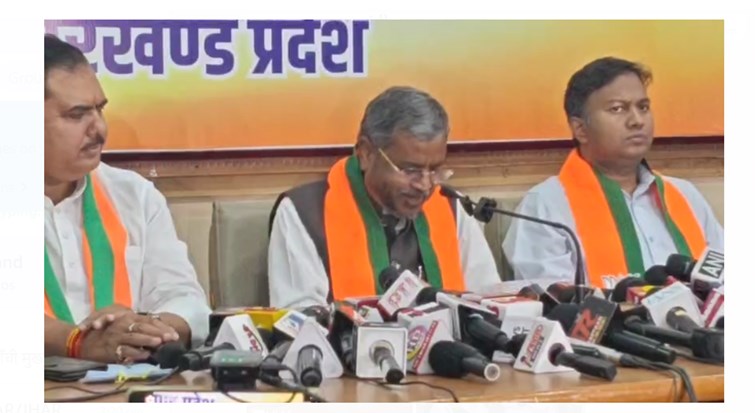 bhajpa ne dgp mamle per rajya sarkaar per bola hamla