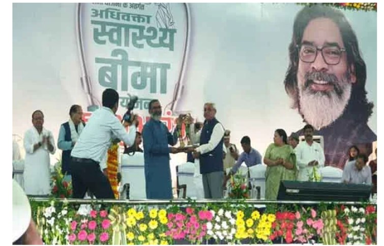 cm hemant ne rajya ke adhiwaktaon ko di badi saugaat