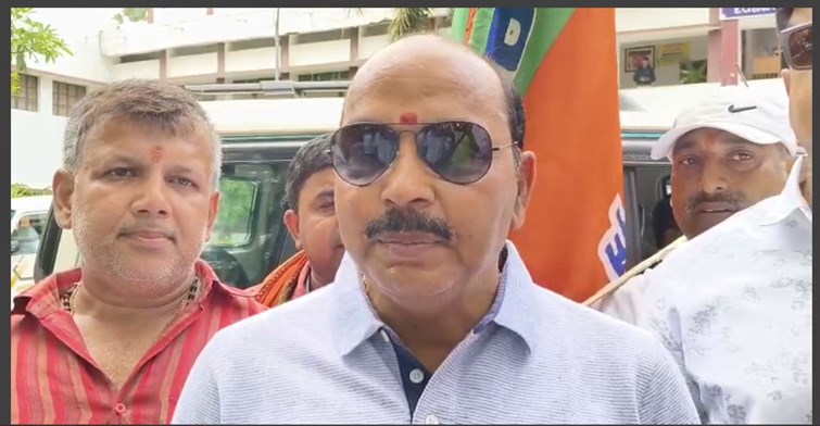 aatanki hamle ke virodh mai bhajpa ka pradarshan