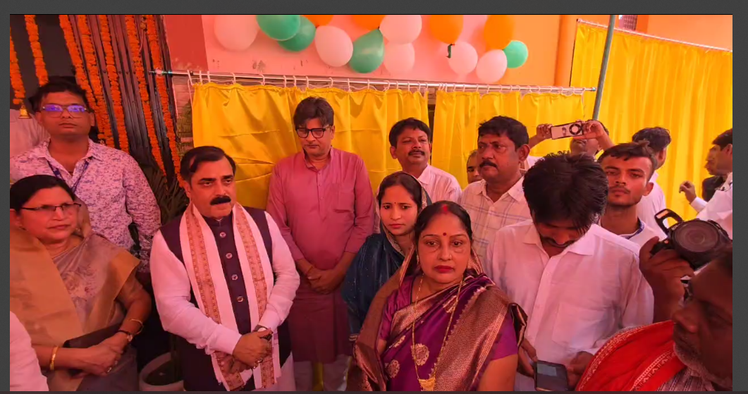 mantri jiwesh mishra ne di badi saugaat 