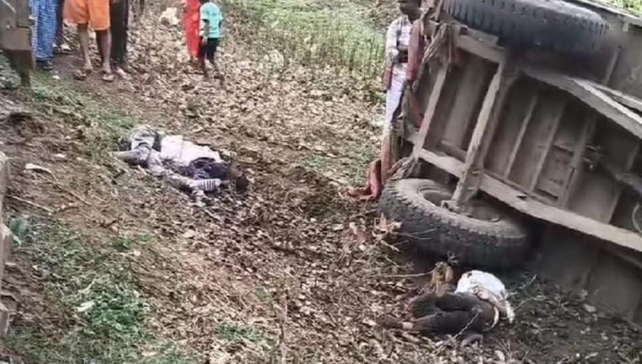 Three youths were hit by a high speed tractor in Jamui, two died on the spot, one is in critical condition