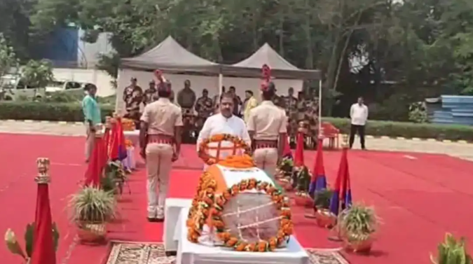 The body of martyr Mohammad Imtiaz reached Patna, many leaders including Dilip, Nitin and Tejashwi paid tribute