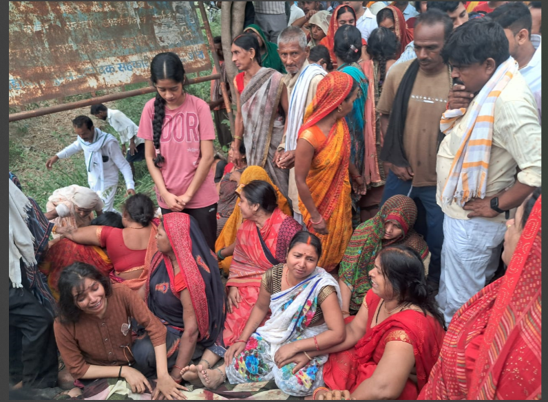 baxur mai balu ke liye vivad mai bhishan golibaari 