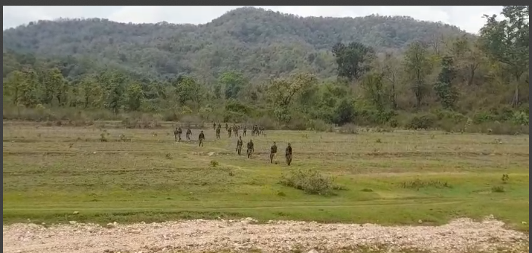 latehar mai police aur naxaliyon ke beech muthbher 