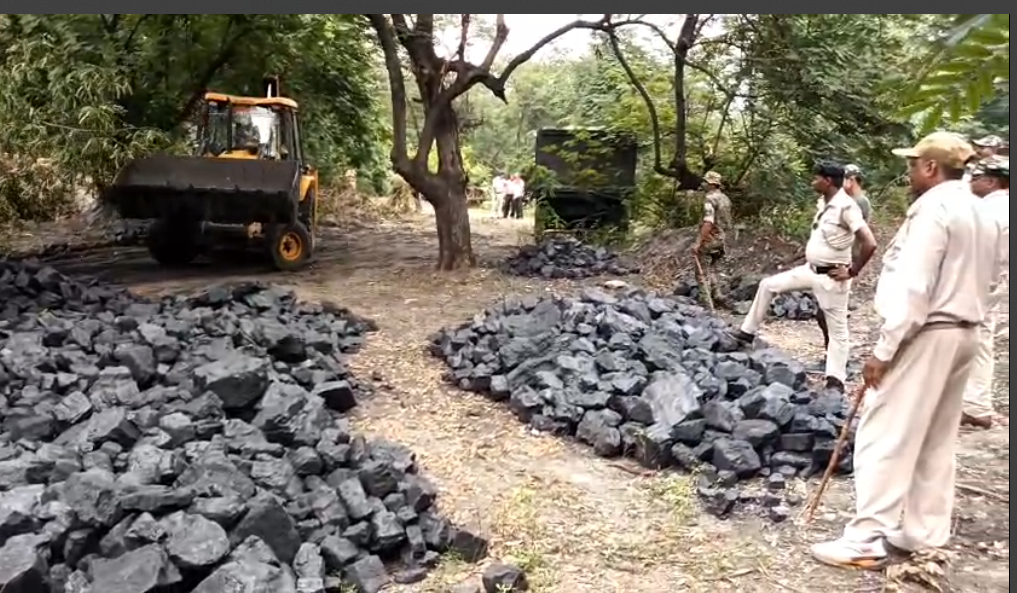 koyala dhandhebajon ka kala khel jaari 