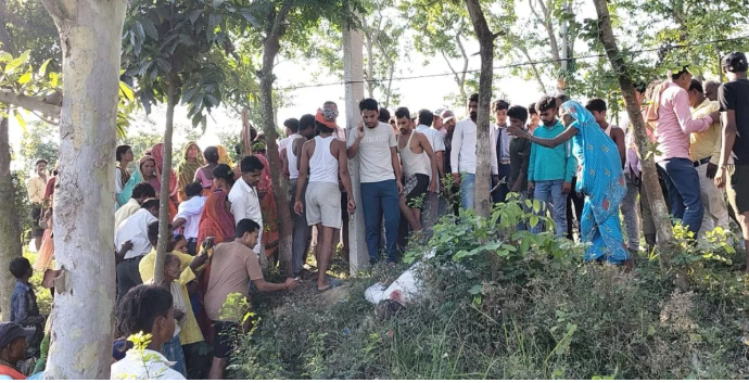 In Bihar's Darbhanga, a teacher going to school on a bicycle was shot dead by criminals.