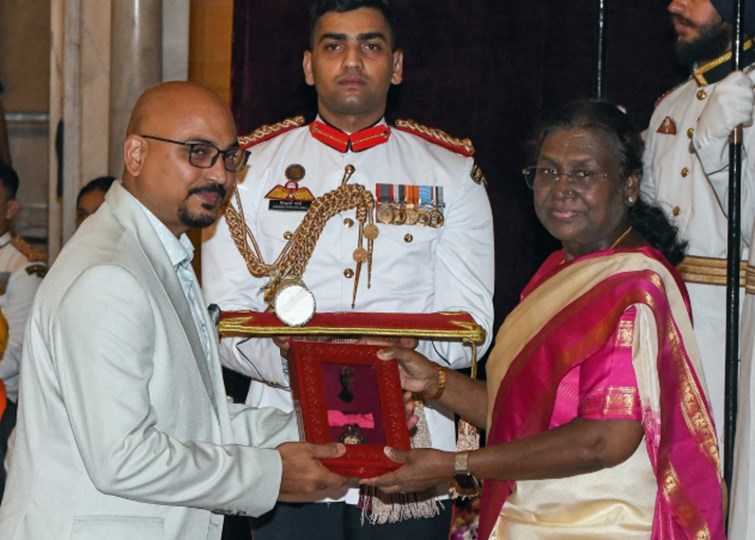 Bihar Kokila Sharda Sinha was posthumously awarded Padma Vibhushan, son Anshuman received the honor from the President