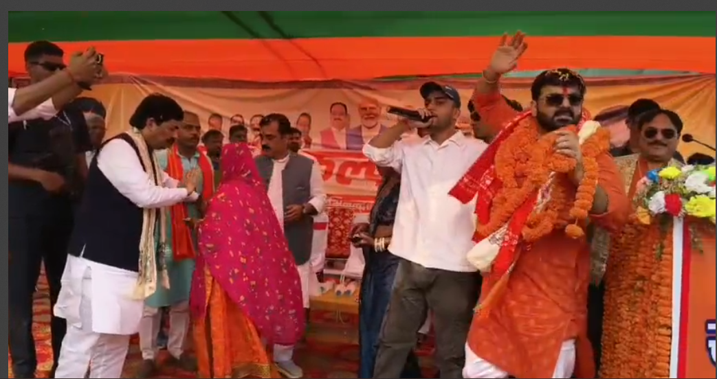 darbhanga mai pawan singh ki entri se bhir bekabu 