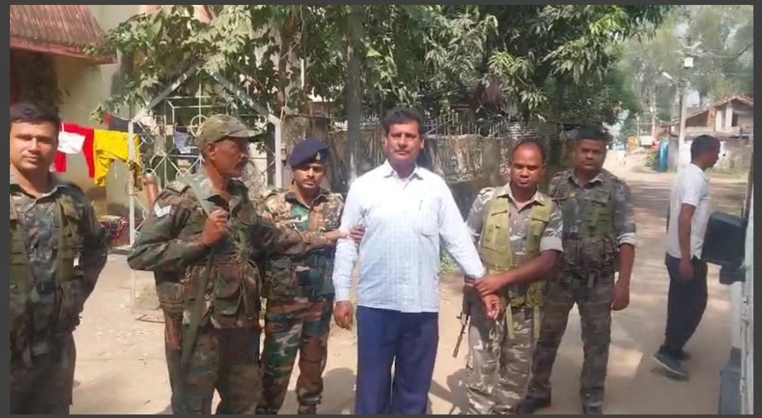 latehar mai acb ne ki badi karrawai 