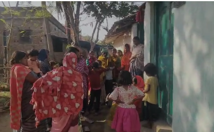 Case registered against three people in the case of suicide of a married woman due to love affair.