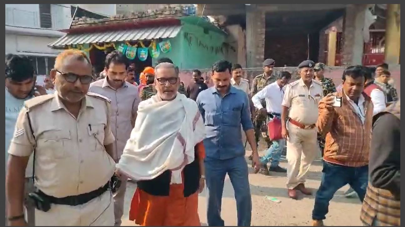 sansad radhamohan singh ne motihari mai kiya matdaan 