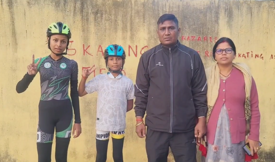 Chatra's real brother and sister hoisted the flag in Jharkhand skating competition, won two gold and one bronze medal