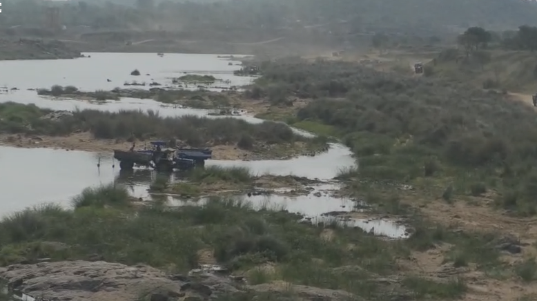 Two highways carrying illegal sand seized