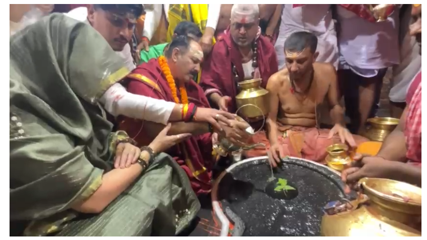 prasidh kathawachak pradeep mishra pahunche deoghar 