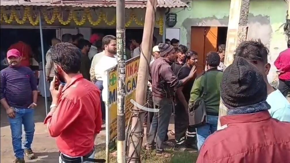 A young man got seriously injured after being hit by a Hiva, angry villagers stopped the movement of the Hiva vehicle.