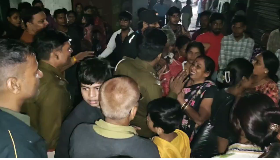 Wife sets fire to house, tries to burn husband alive