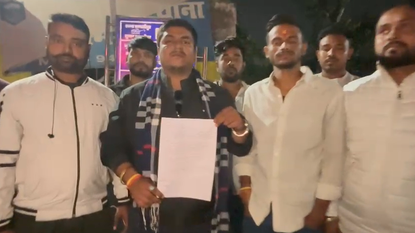 Complaint lodged in Samastipur cyber police station against a young man who is abusing mother and sister of Yadav community on social media.