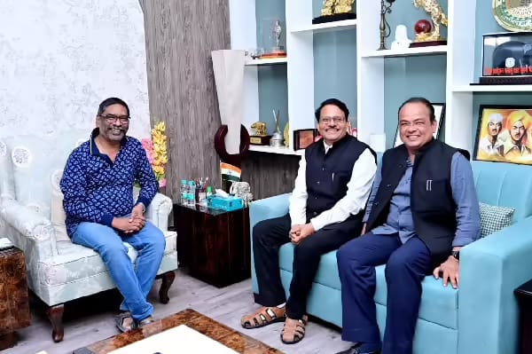 Congress in-charge met CM alone, discussion started