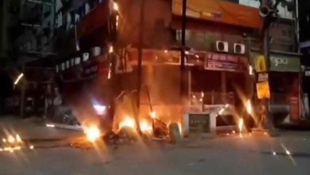 There was chaos due to fire late night at Mango Chowk in Jamshedpur.