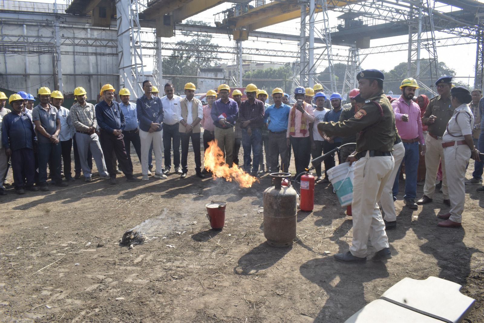 OPD service completely disrupted in Bihta's ESIC for the second day, doctors started their agitation by closing the main gate, many patients are stand