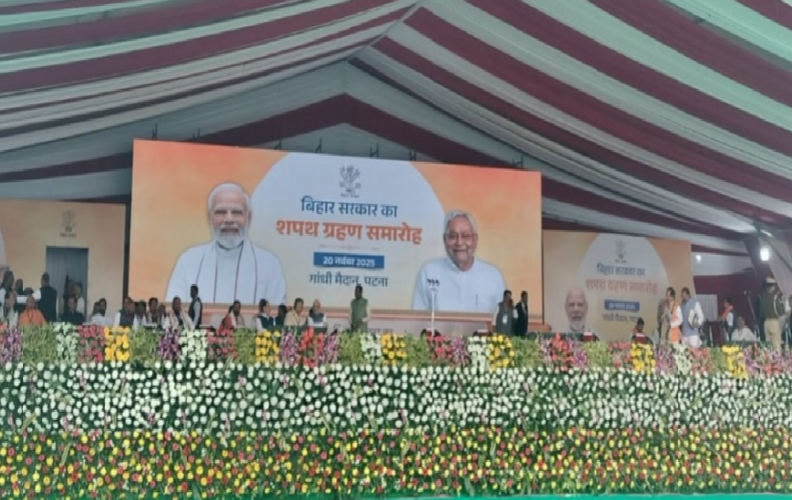 Nitish Kumar reached the stage, will take oath in some time