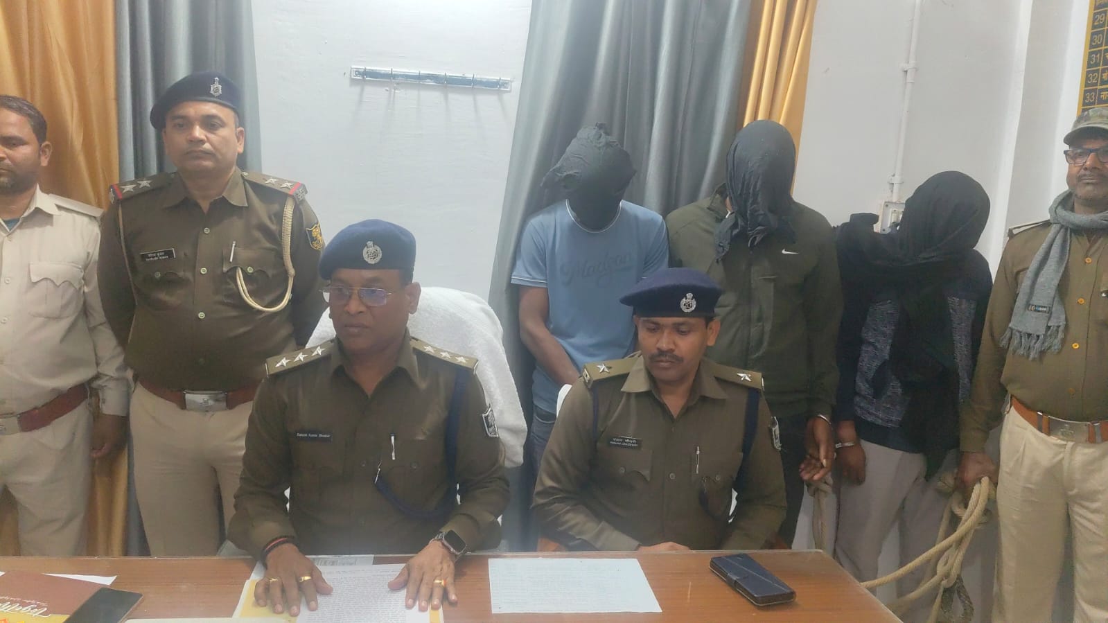 Robbery revealed within 12 hours, 3 arrested