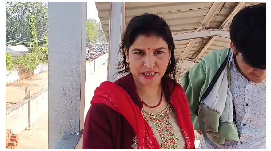 satyagarah express train mai badi chori 