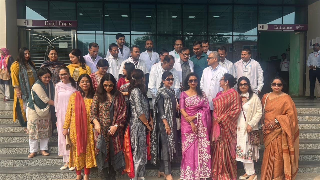 The Indian Administrative Service Officers’ Wives Association distributed blankets and board games to patients at the Bihar Institute of Mental Health