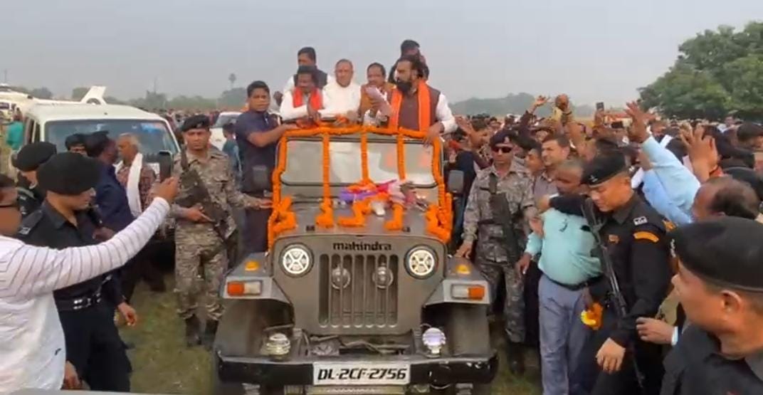 Supporters gave him a grand welcome with slogans of Zindabad.