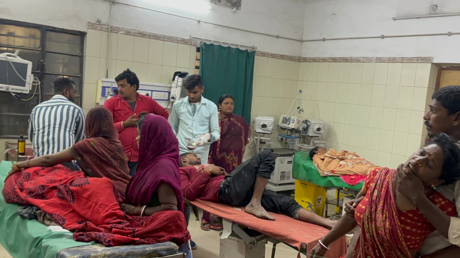 5 people including women injured