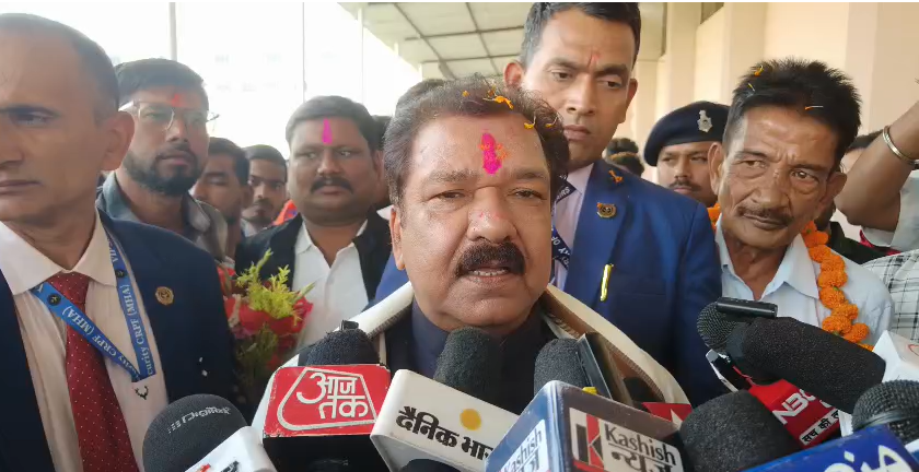 Bihar Government's Industries Minister Dr. Dilip Jaiswal was welcomed with drums on his arrival in Kishanganj.