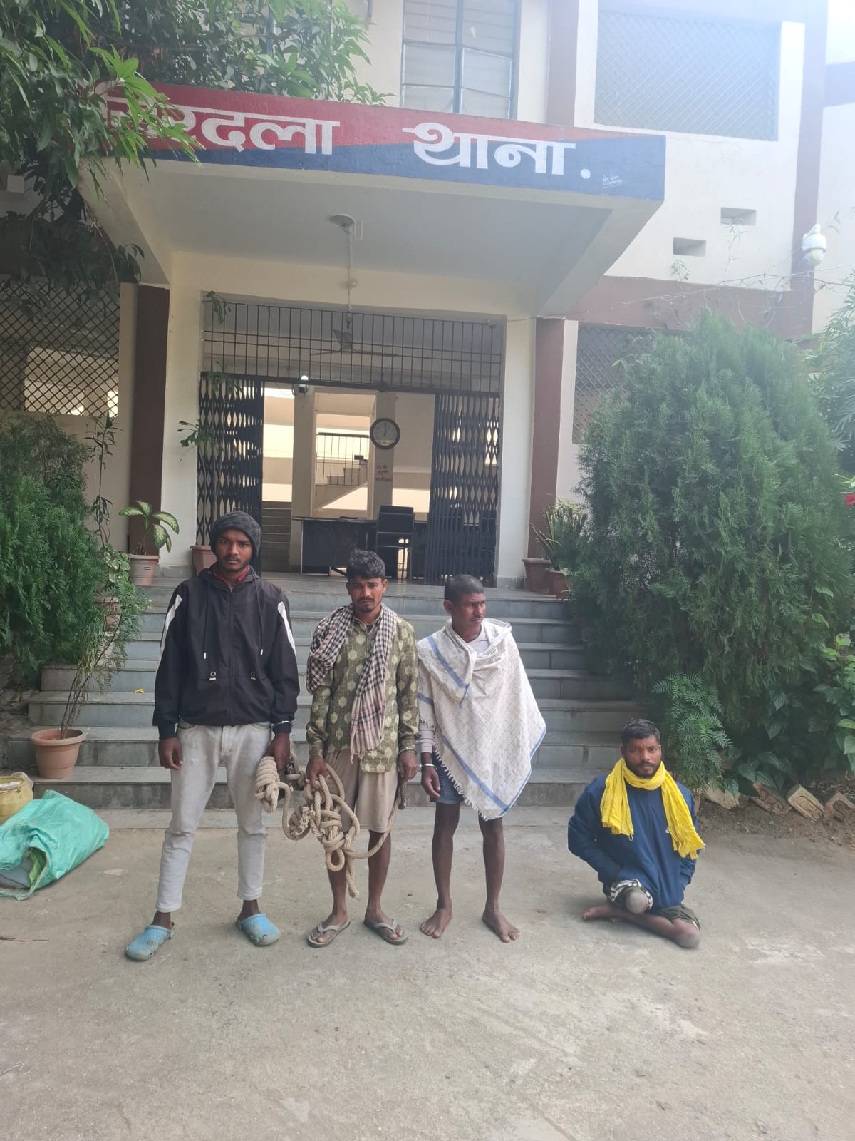 With the help of Dog Scott team, 1070 liters of Mahua liquor recovered in Sirdala, three arrested