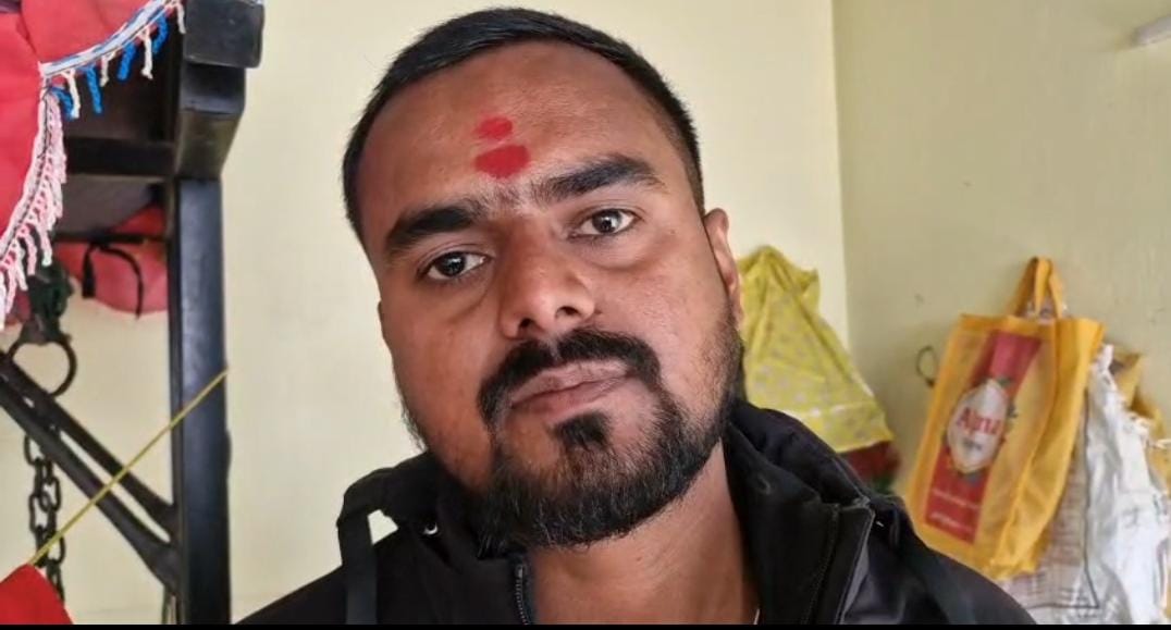 Theft worth lakhs was stolen from the house of martyr Ganesh Pandey in Sarath, valuable bravery medal also missing.