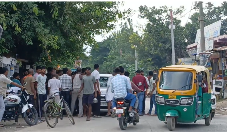 A young man was shot dead on Dussehra; another was referred to Patna in critical condition.