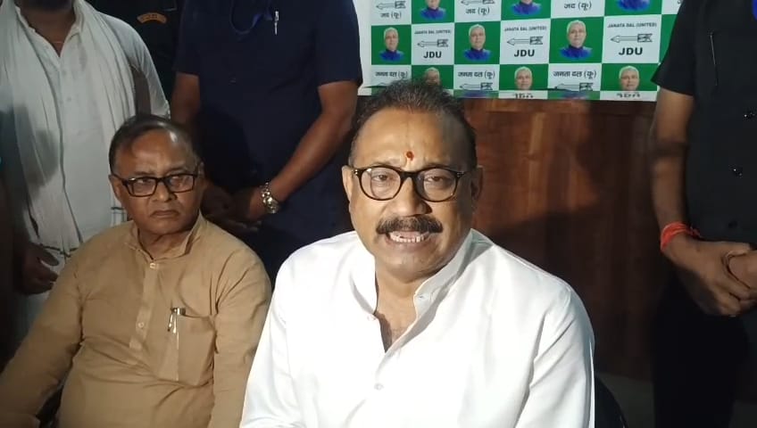 Minister Ashok Chaudhary made a big statement, saying, "I am a Dalit's son, I will do politics by climbing on the chests of my opponents."