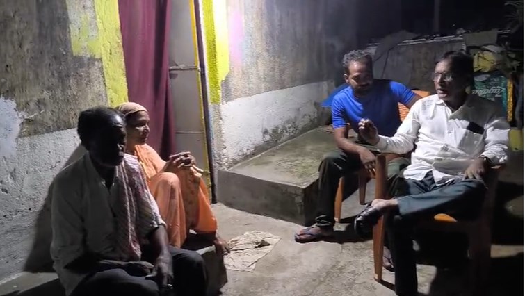 Husband, wife and daughter die due to electrocution, silence prevails in the neighborhood