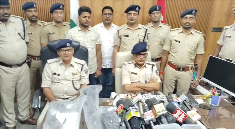 Police raid on hideouts of notorious Raees and Ayub Khan, huge quantity of sophisticated weapons and ammunition recovered.