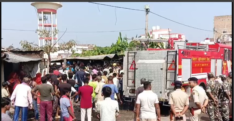 betiya mai hotel mai gas cylinder fatne se lagi aag 