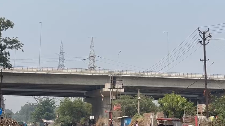 Major accident on New Six Lane, driver dies