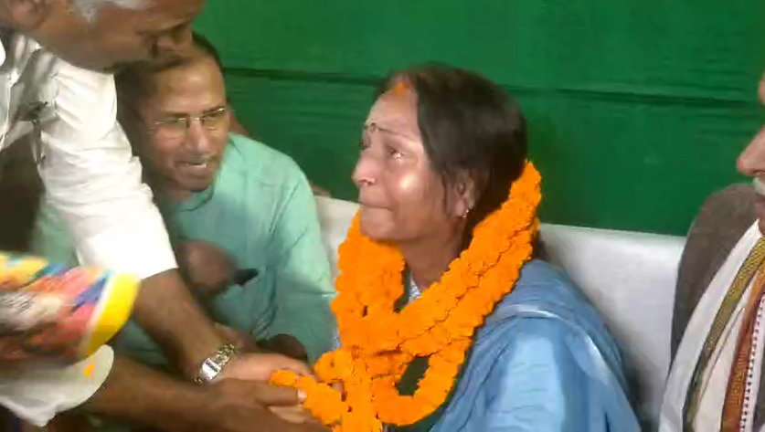 Suddenly former MLA Annu Shukla started crying bitterly.
