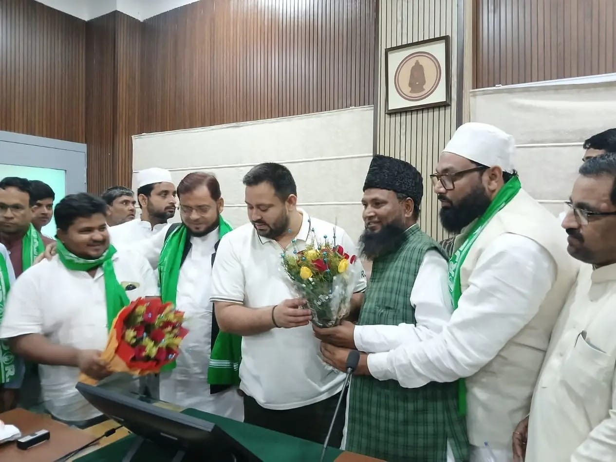 Dozens of AIMIM leaders, BJP leader Pragati Mehta and JDU leader Altaf Alam Raju joined RJD.