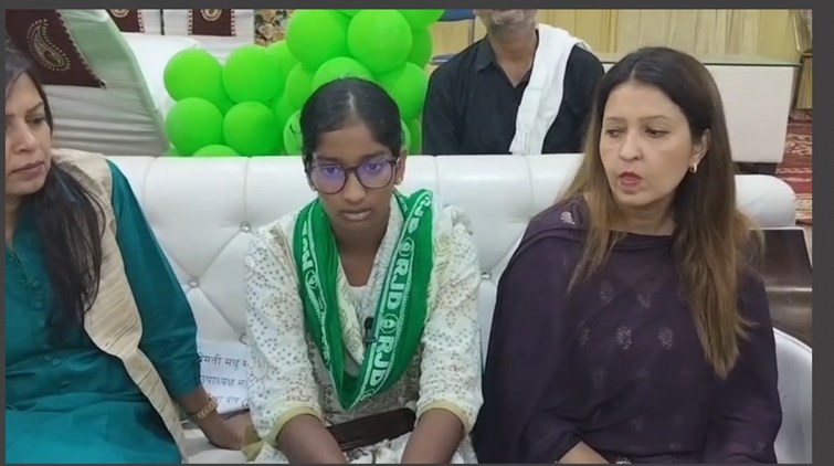 rajad natri sarika ne nda per bola hamla 